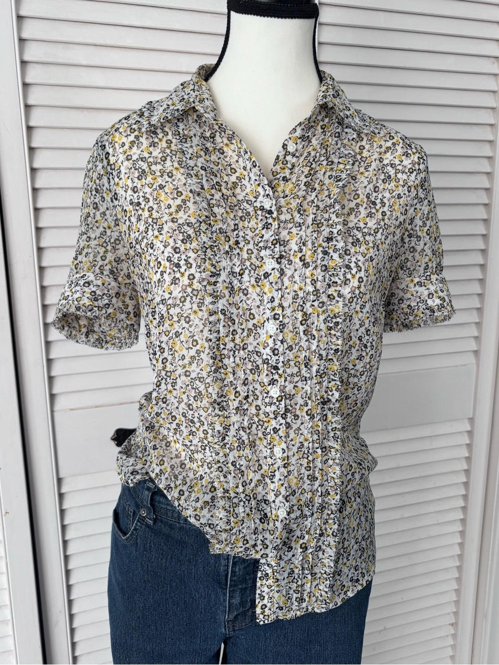 Women’s Short-Sleeve Button Up Floral Print Blouse in White and Yellow